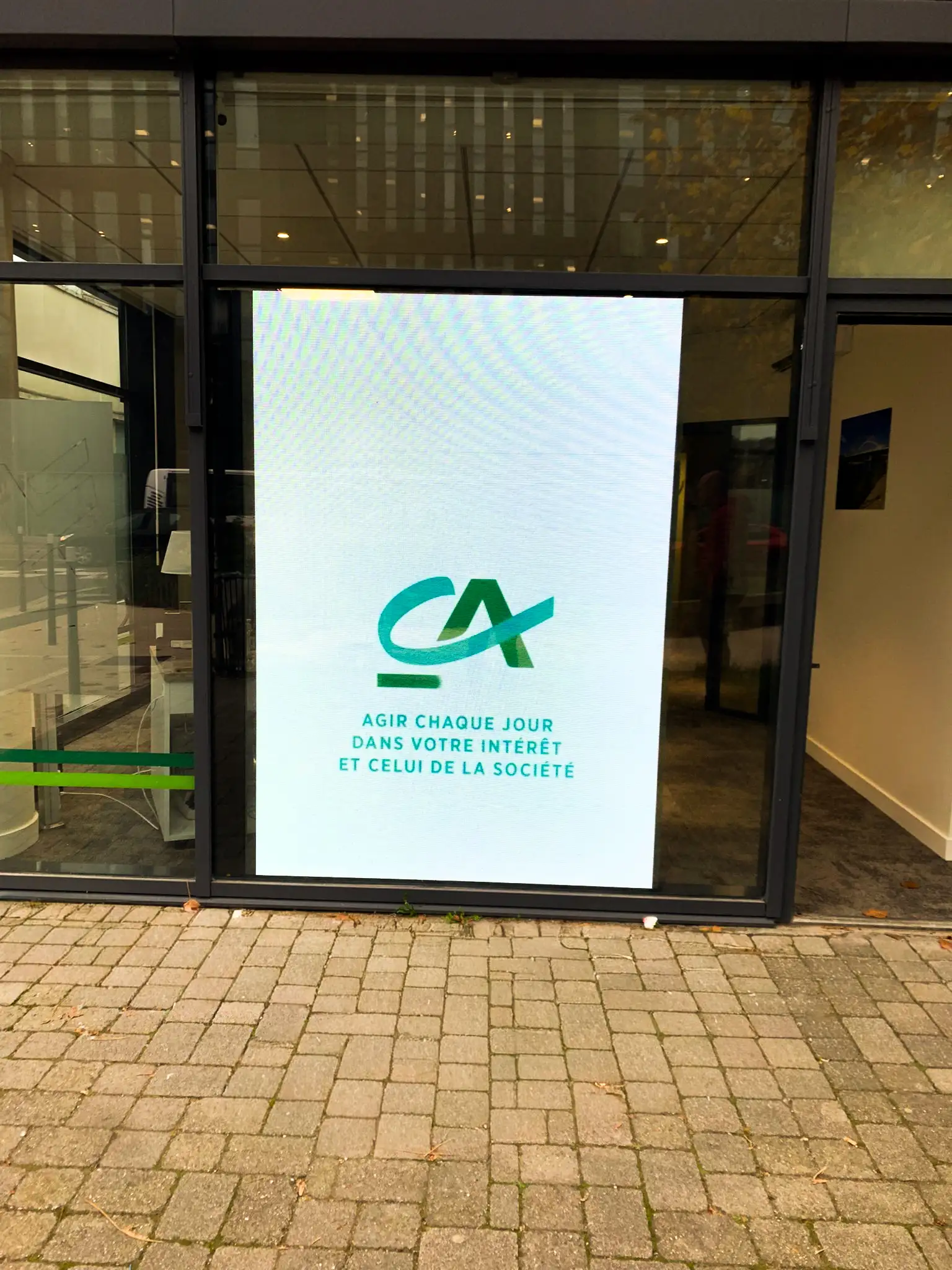 Écran vitrine LED ou LCD