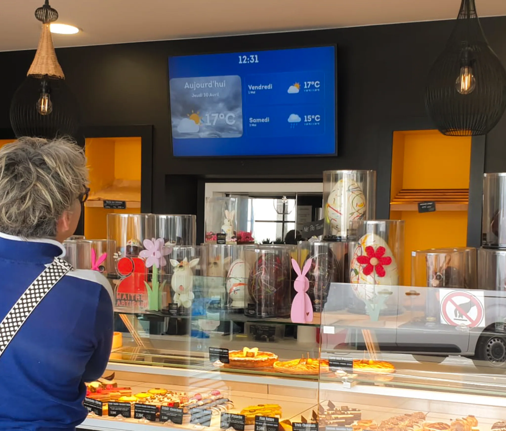 Écran vitrine LED ou LCD