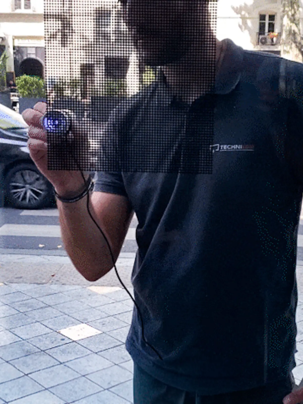 Ecran LED transparent holographique